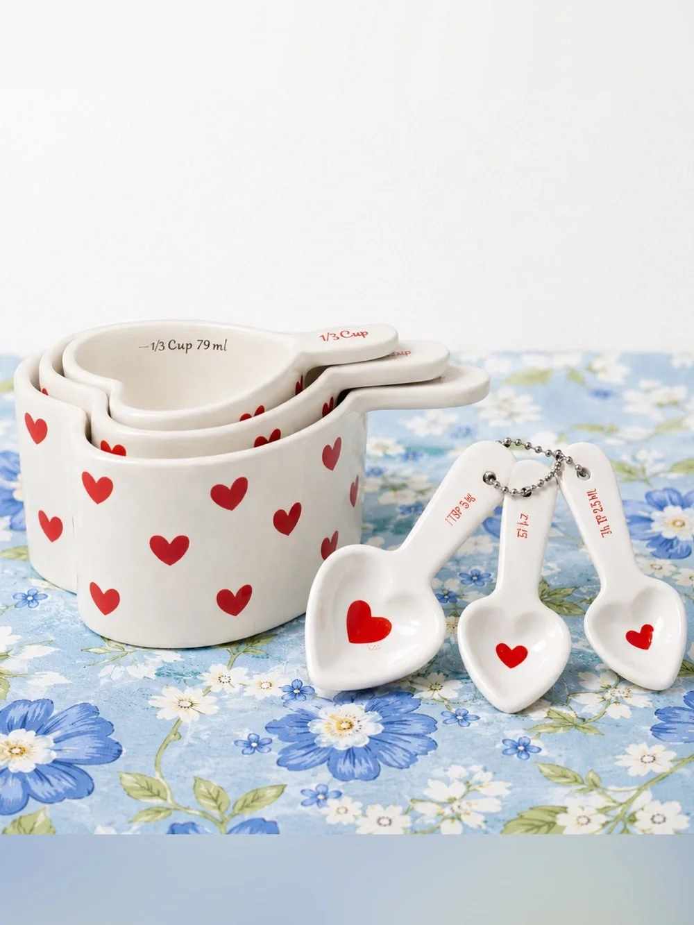 Target Bullseye Playground SET OF 2 Hearts Ceramic Measuring Cups & Spoons